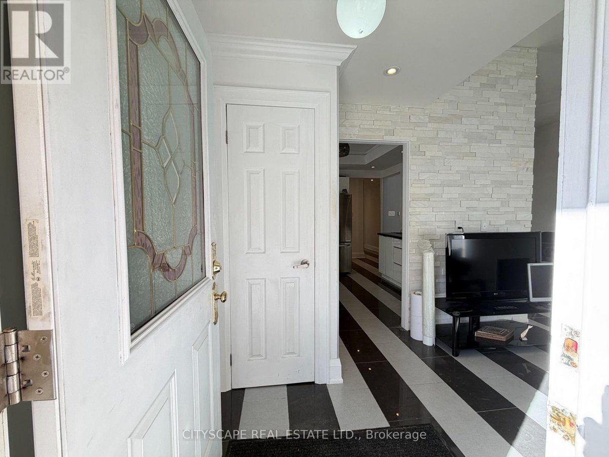 UPPER - 135 BONHAM BOULEVARD - Photo 6