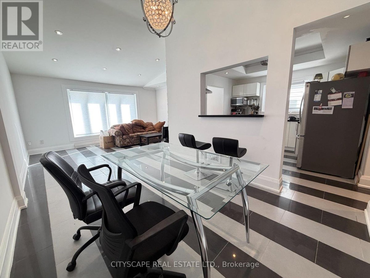 UPPER - 135 BONHAM BOULEVARD - Photo 11