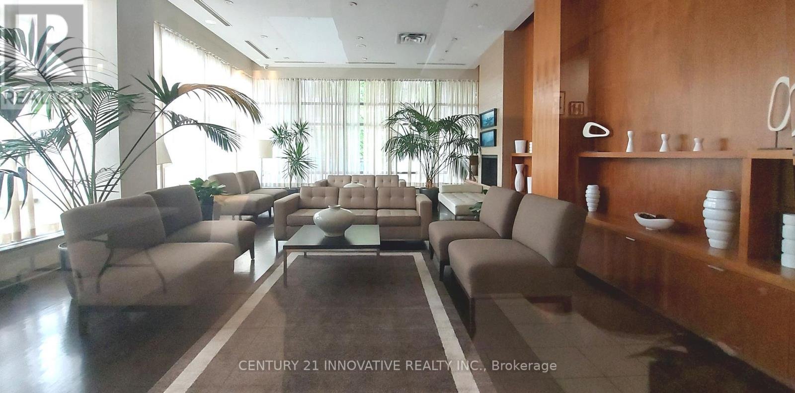 1012 - 33 ELM DRIVE - Photo 2