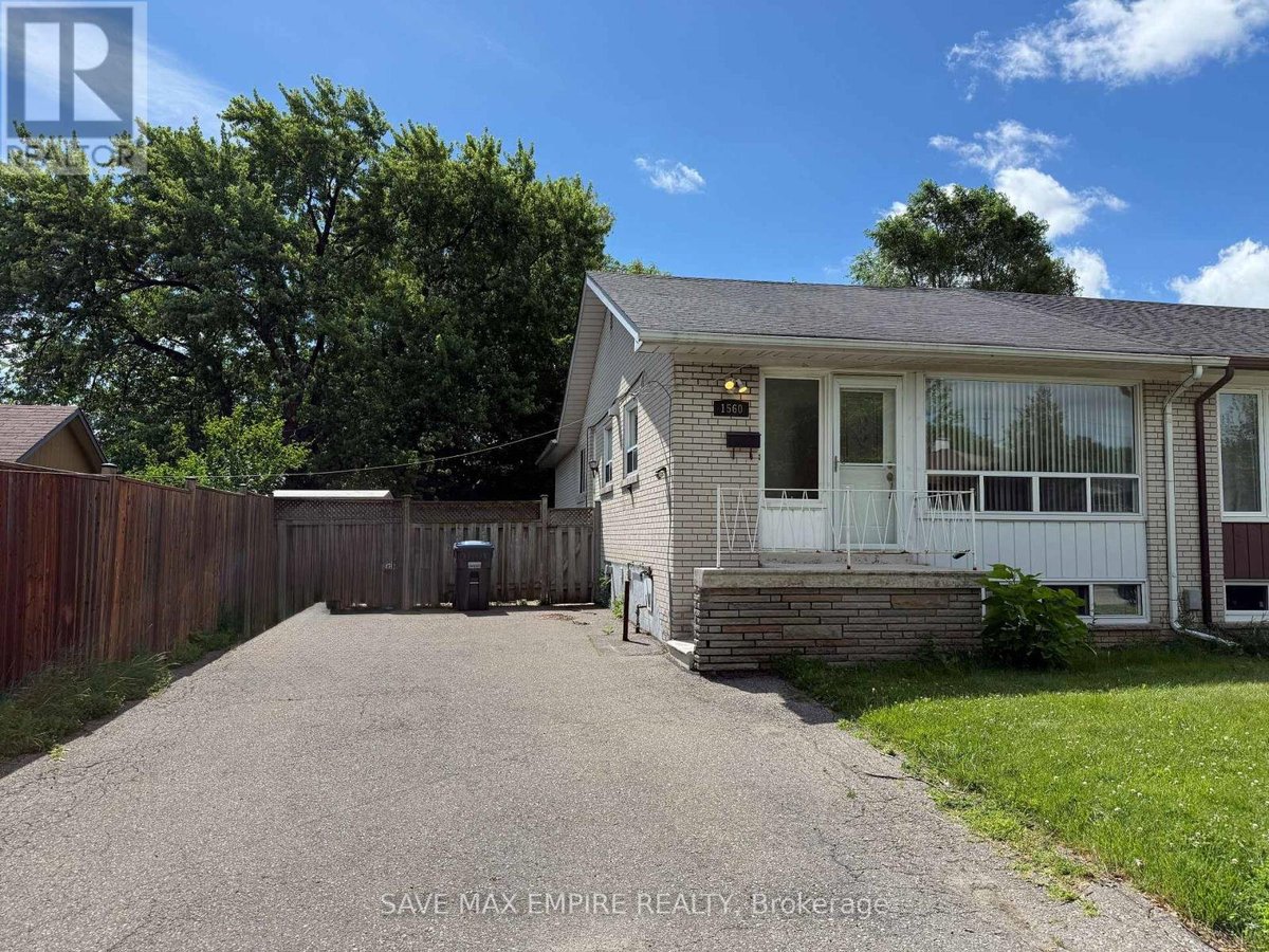 1560 SANDGATE CRESCENT - Photo 2
