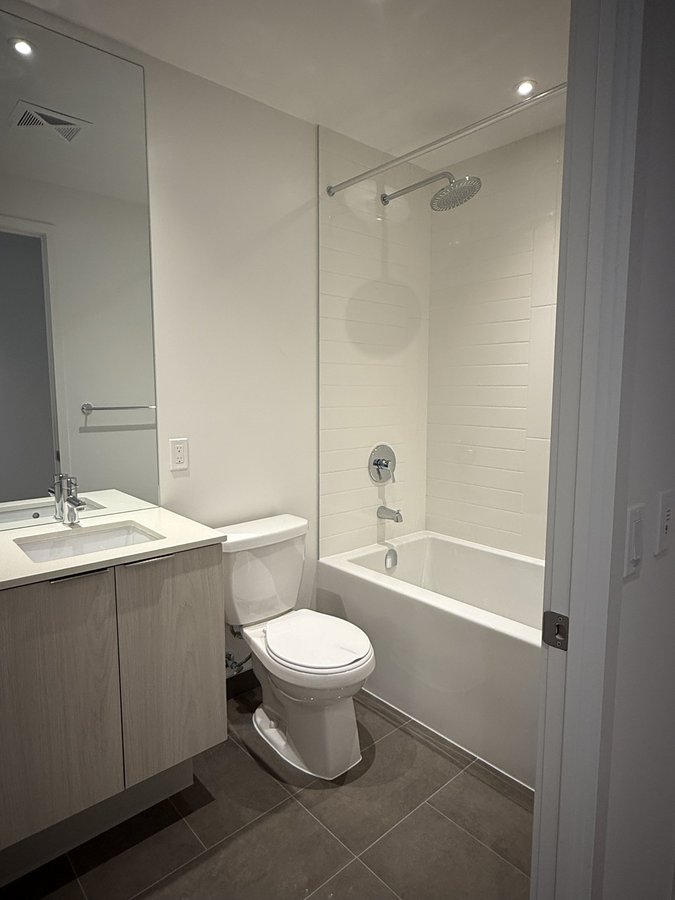 448 Burnhamthorpe Road West - Photo 3