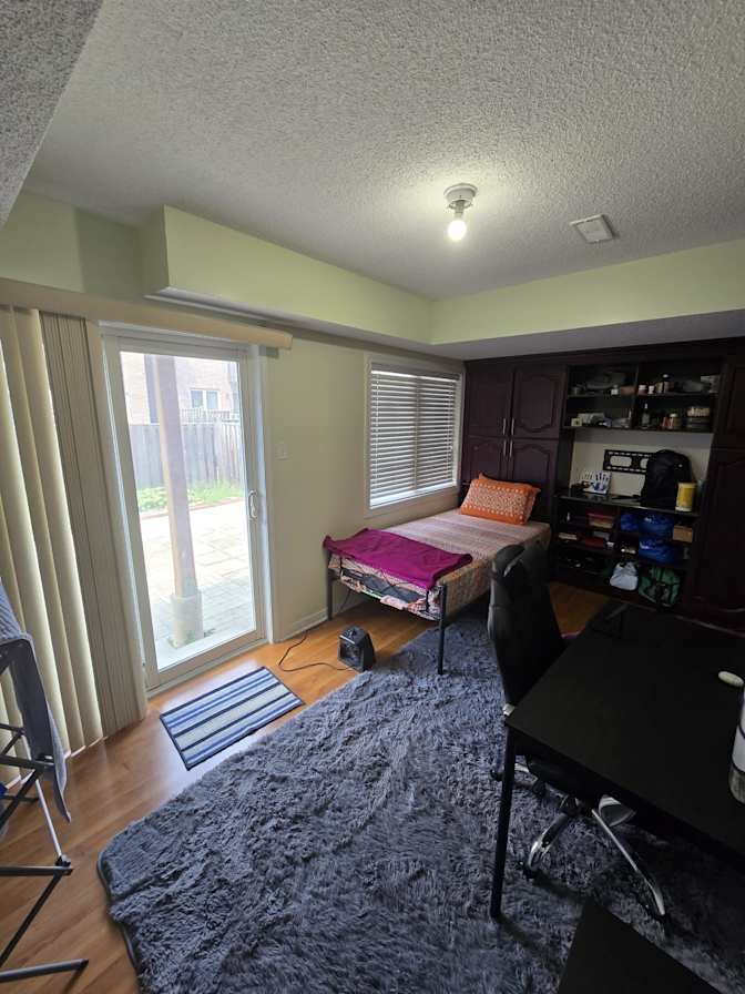 Hurontario - Photo 3