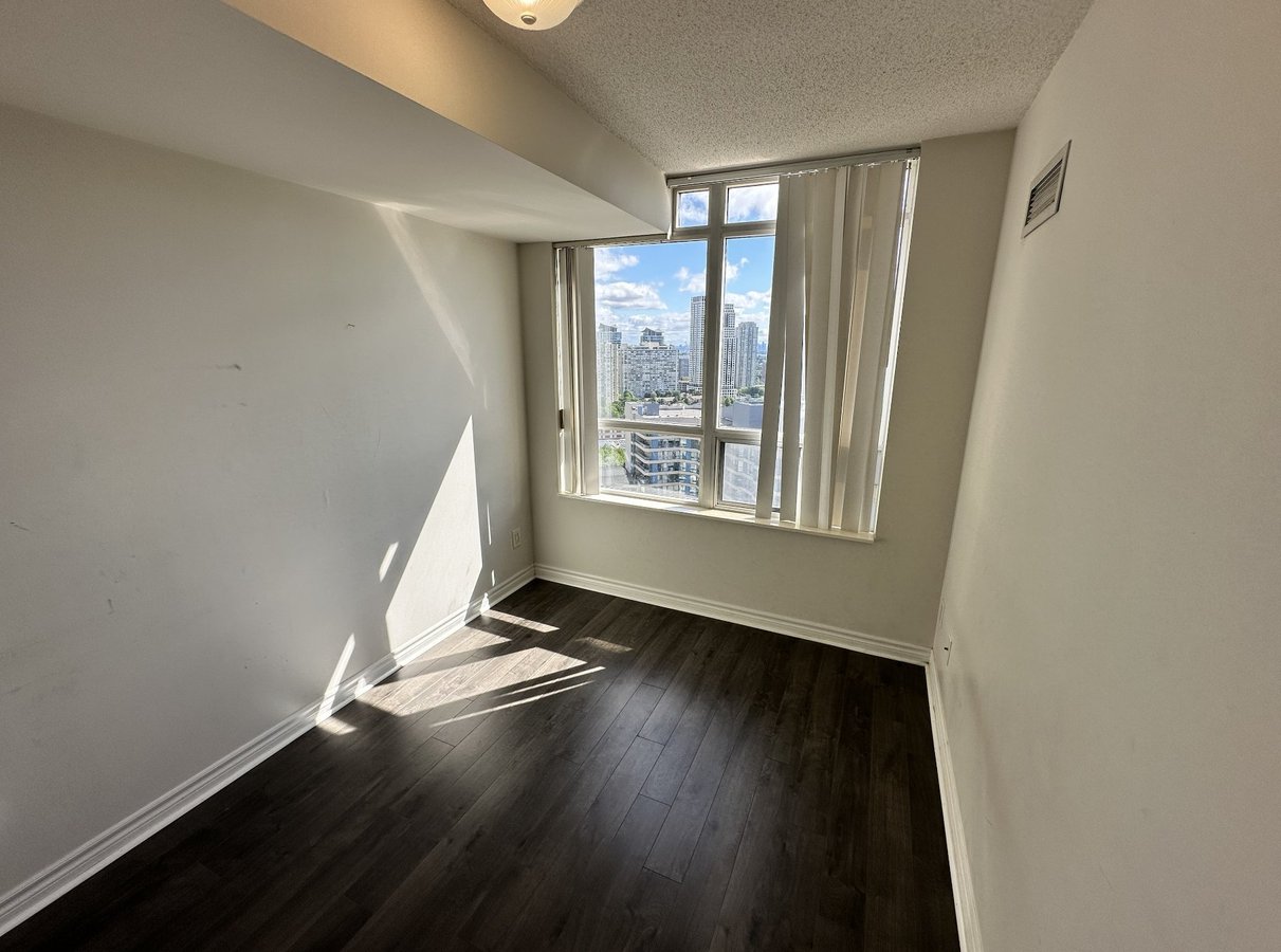 3880 Duke of York Boulevard - Photo 2