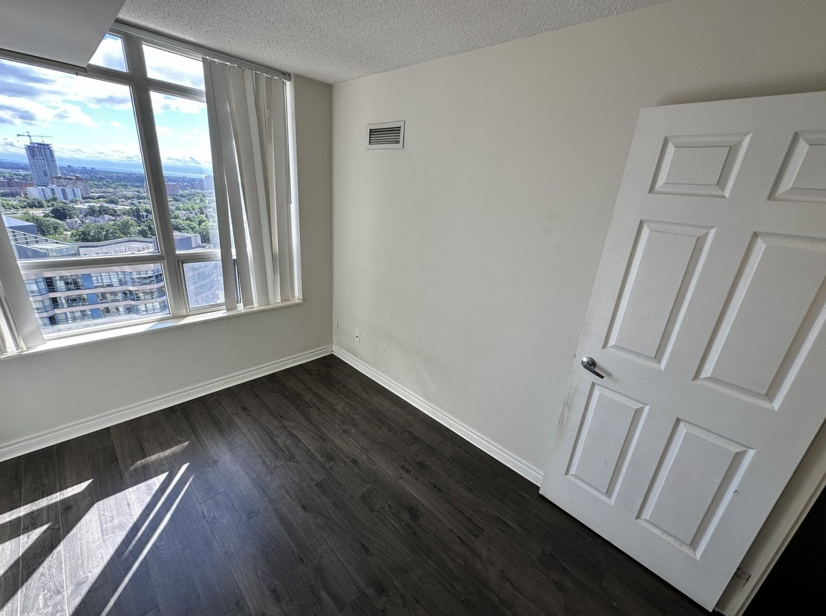 3880 Duke of York Boulevard - Photo 3