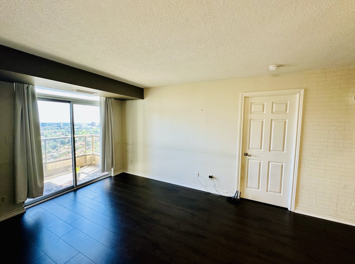 3880 Duke of York Boulevard - Photo 4