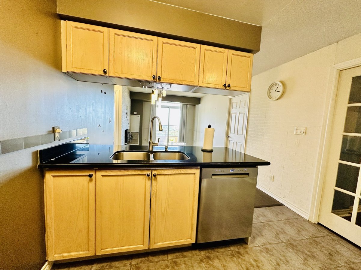 3880 Duke of York Boulevard - Photo 6