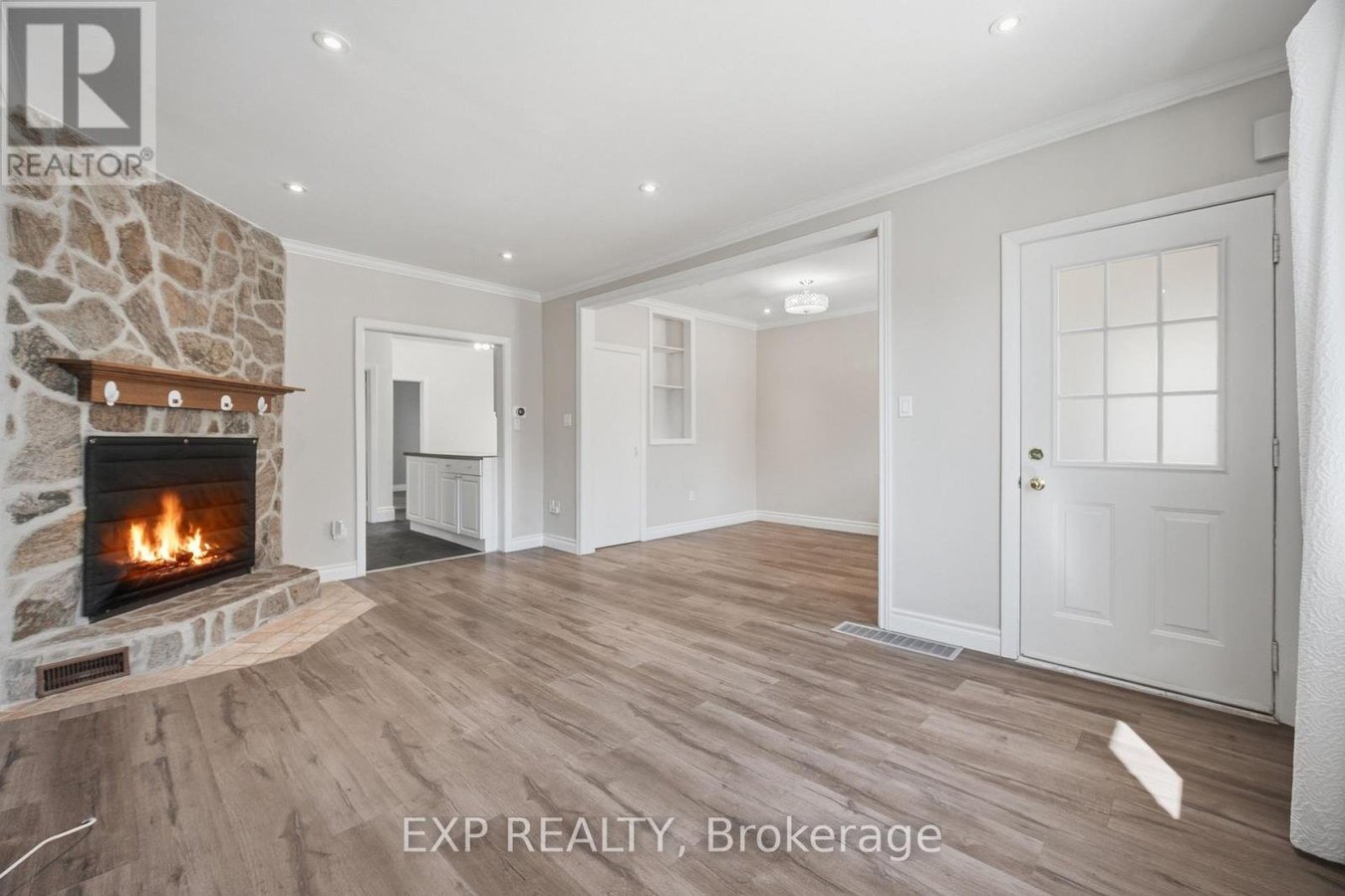 1052 ALEXANDRA AVENUE - Photo 6