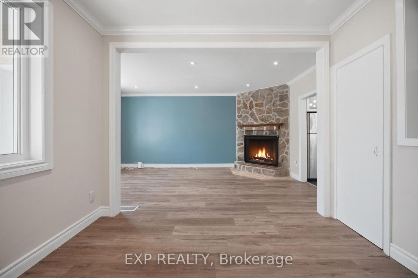 1052 ALEXANDRA AVENUE - Photo 8