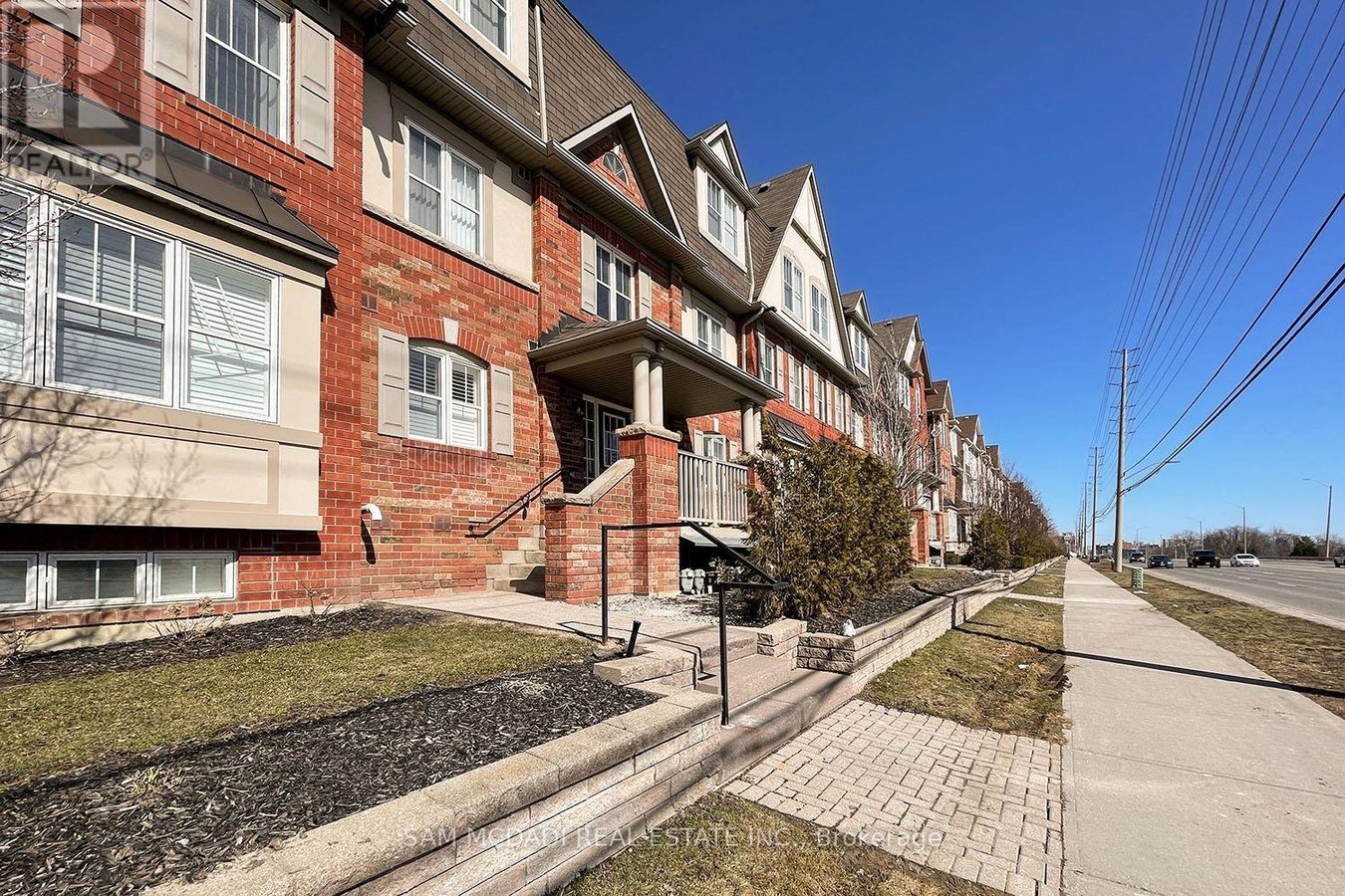 2 - 639 DUNDAS STREET W - Photo 1