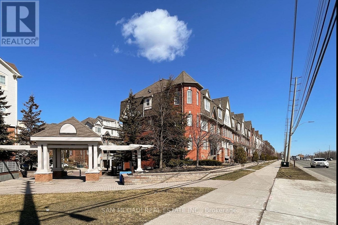 2 - 639 DUNDAS STREET W - Photo 2