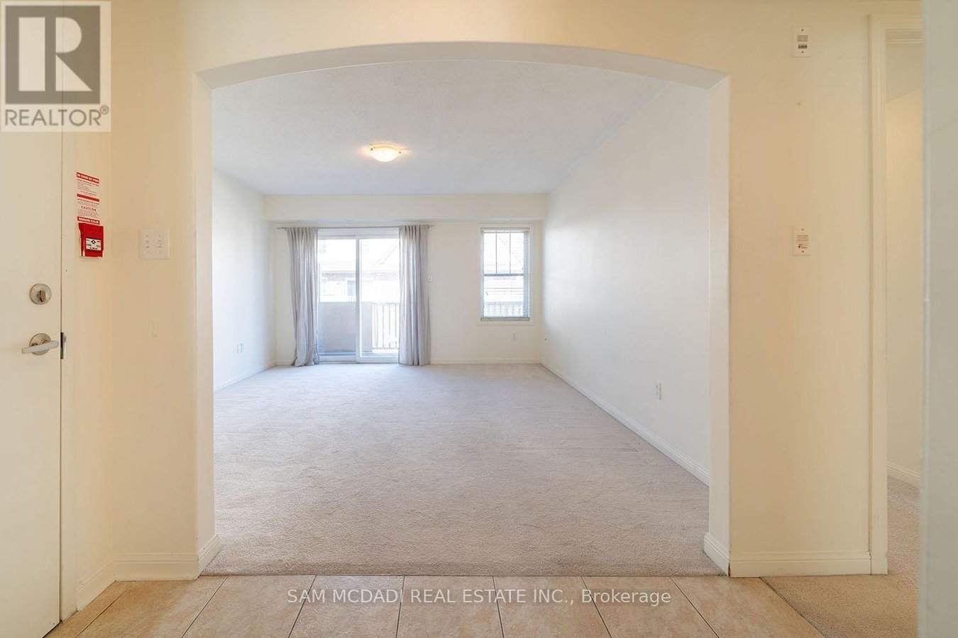 2 - 639 DUNDAS STREET W - Photo 6