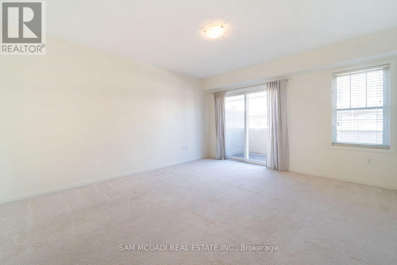 2 - 639 DUNDAS STREET W - Photo 8