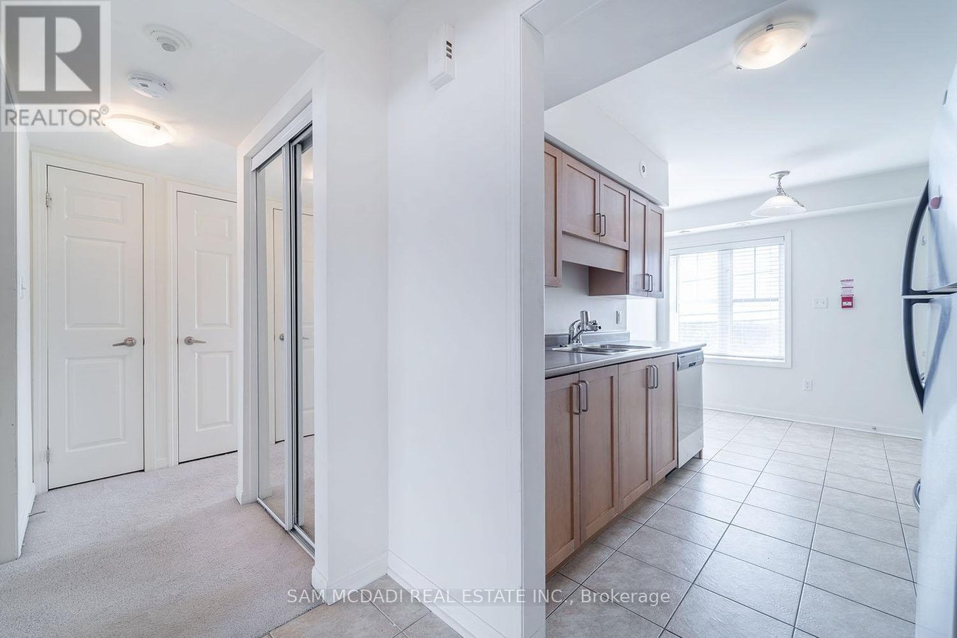 2 - 639 DUNDAS STREET W - Photo 13