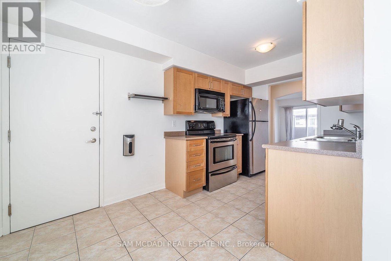 2 - 639 DUNDAS STREET W - Photo 14