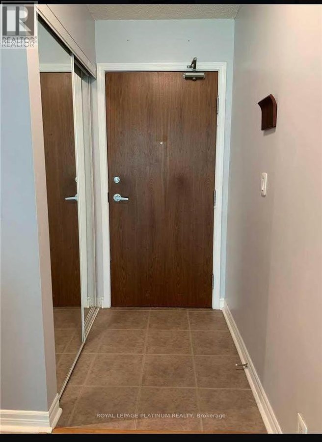 405 - 33 ELM DRIVE W - Photo 2