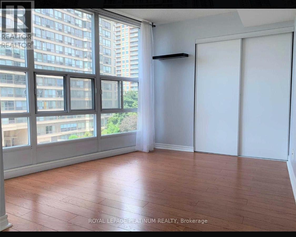 405 - 33 ELM DRIVE W - Photo 4