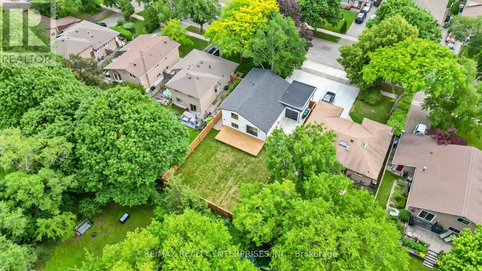 1495 THETFORD COURT - Photo 1