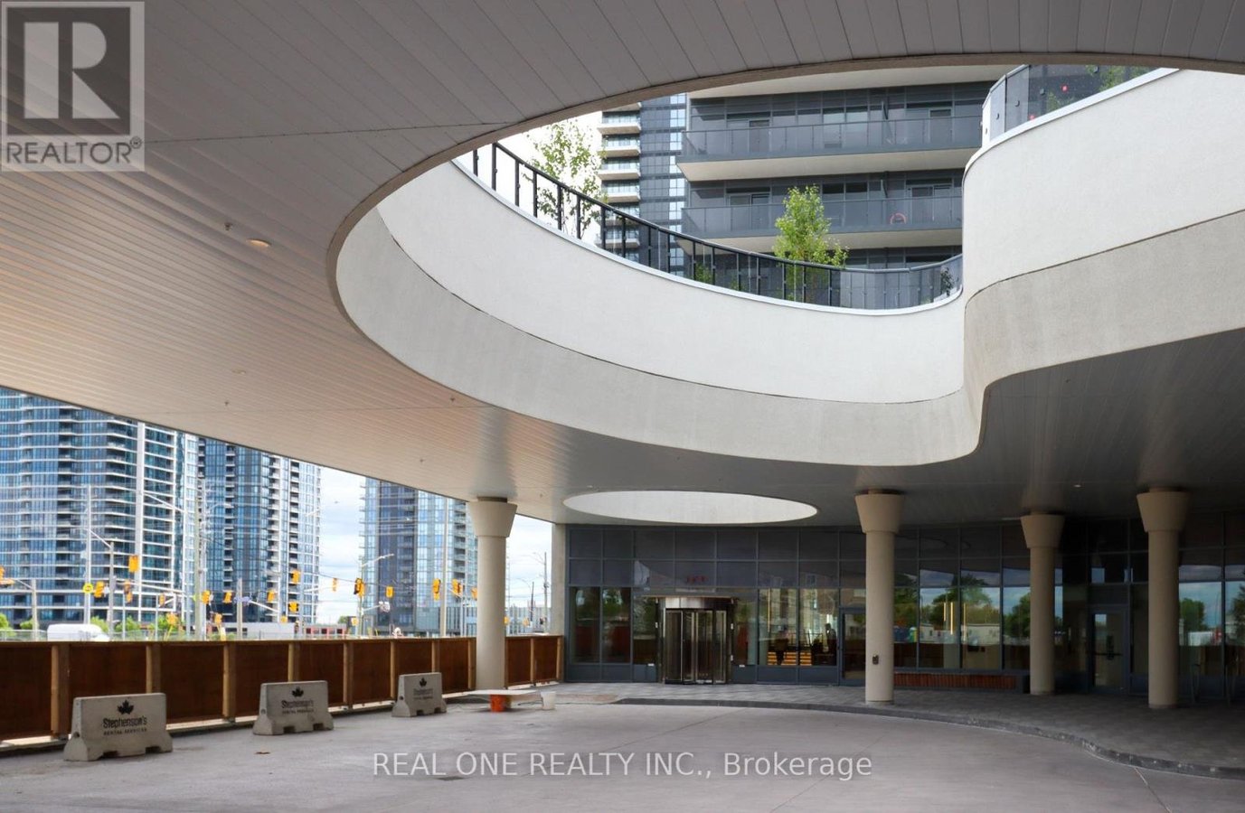 617 - 5105 HURONTARIO STREET - Photo 2