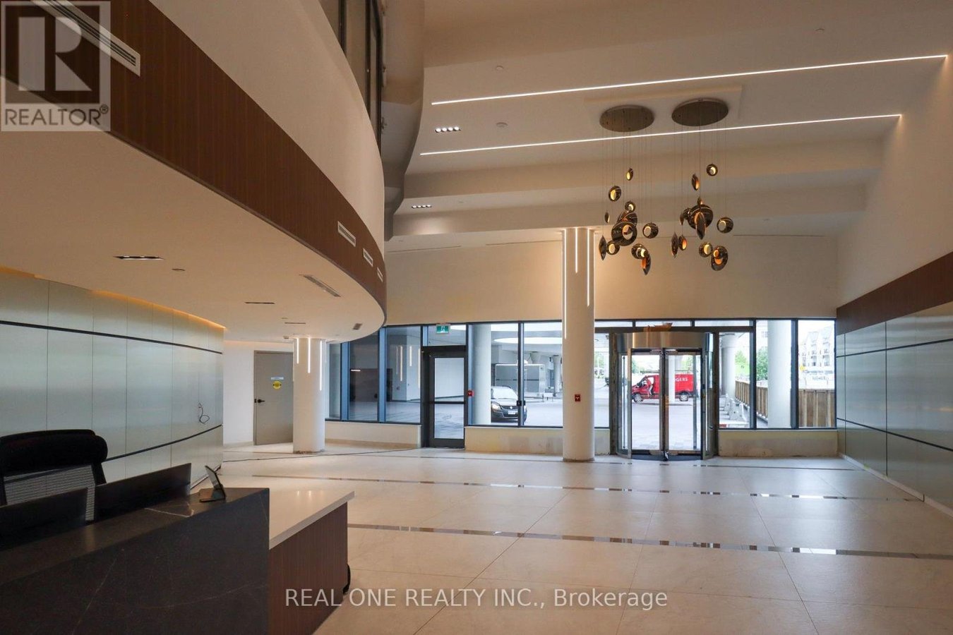 617 - 5105 HURONTARIO STREET - Photo 3