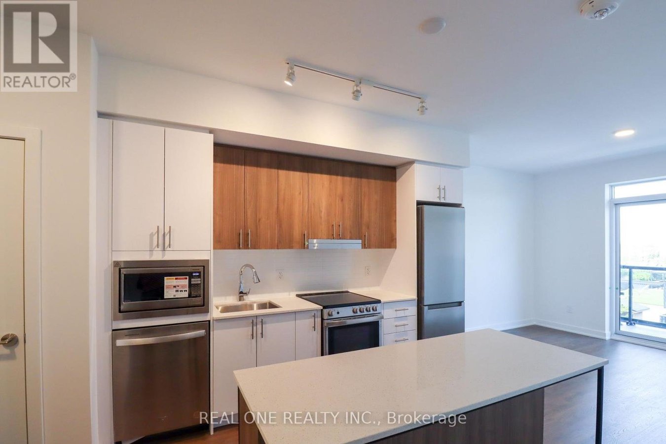 617 - 5105 HURONTARIO STREET - Photo 9