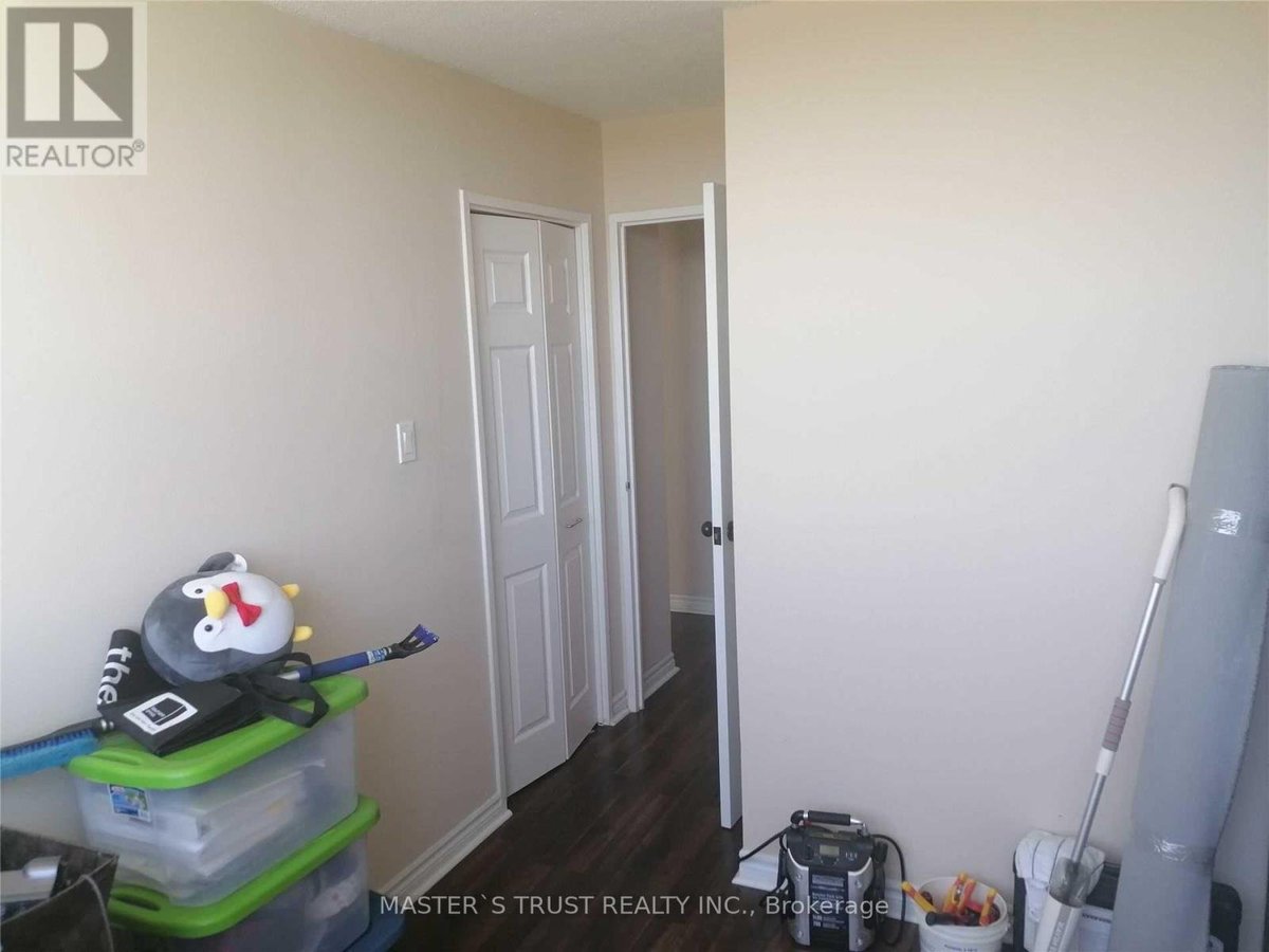 1210 - 530 LOLITA GARDENS - Photo 3