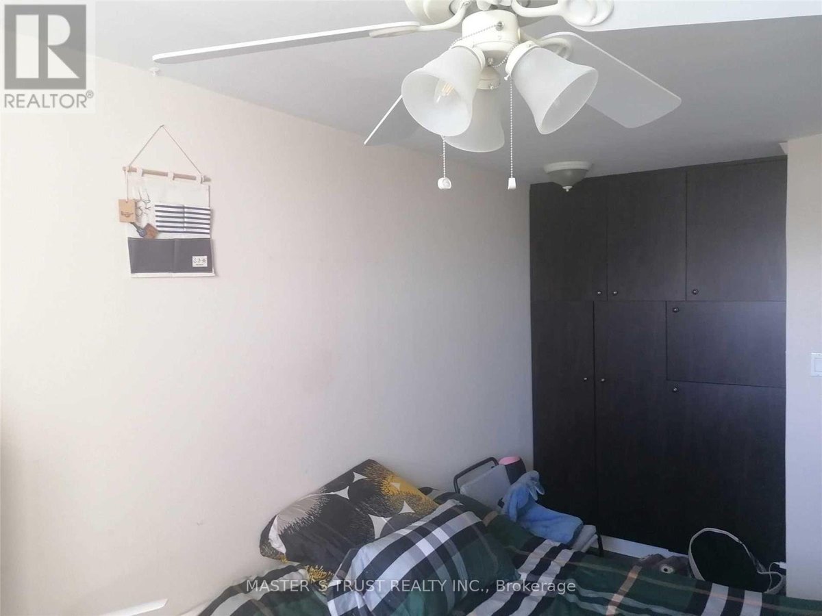 1210 - 530 LOLITA GARDENS - Photo 5