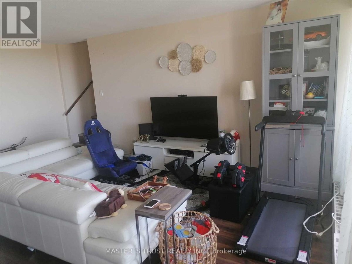 1210 - 530 LOLITA GARDENS - Photo 7
