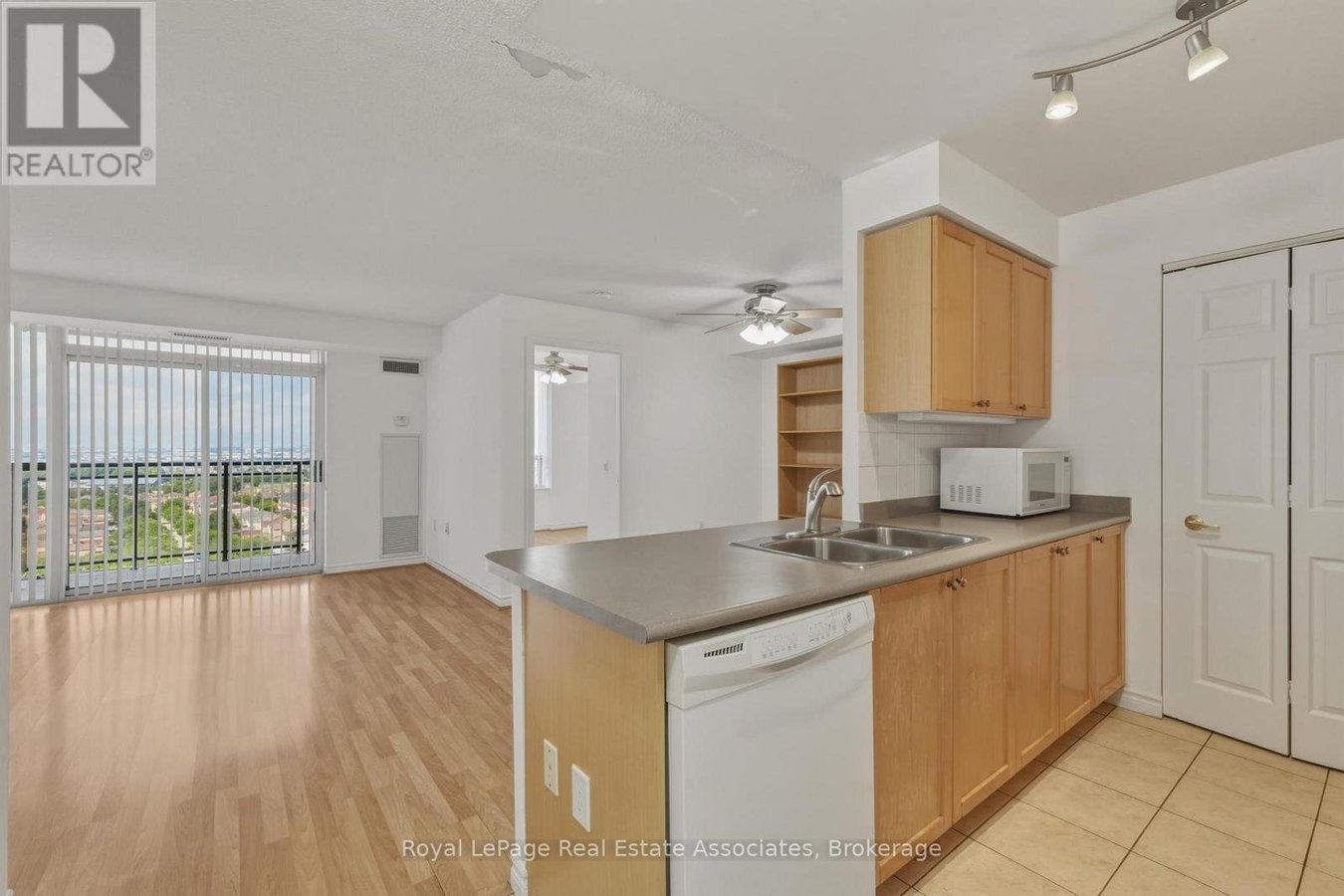 1202 - 55 STRATHAVEN DRIVE - Photo 1