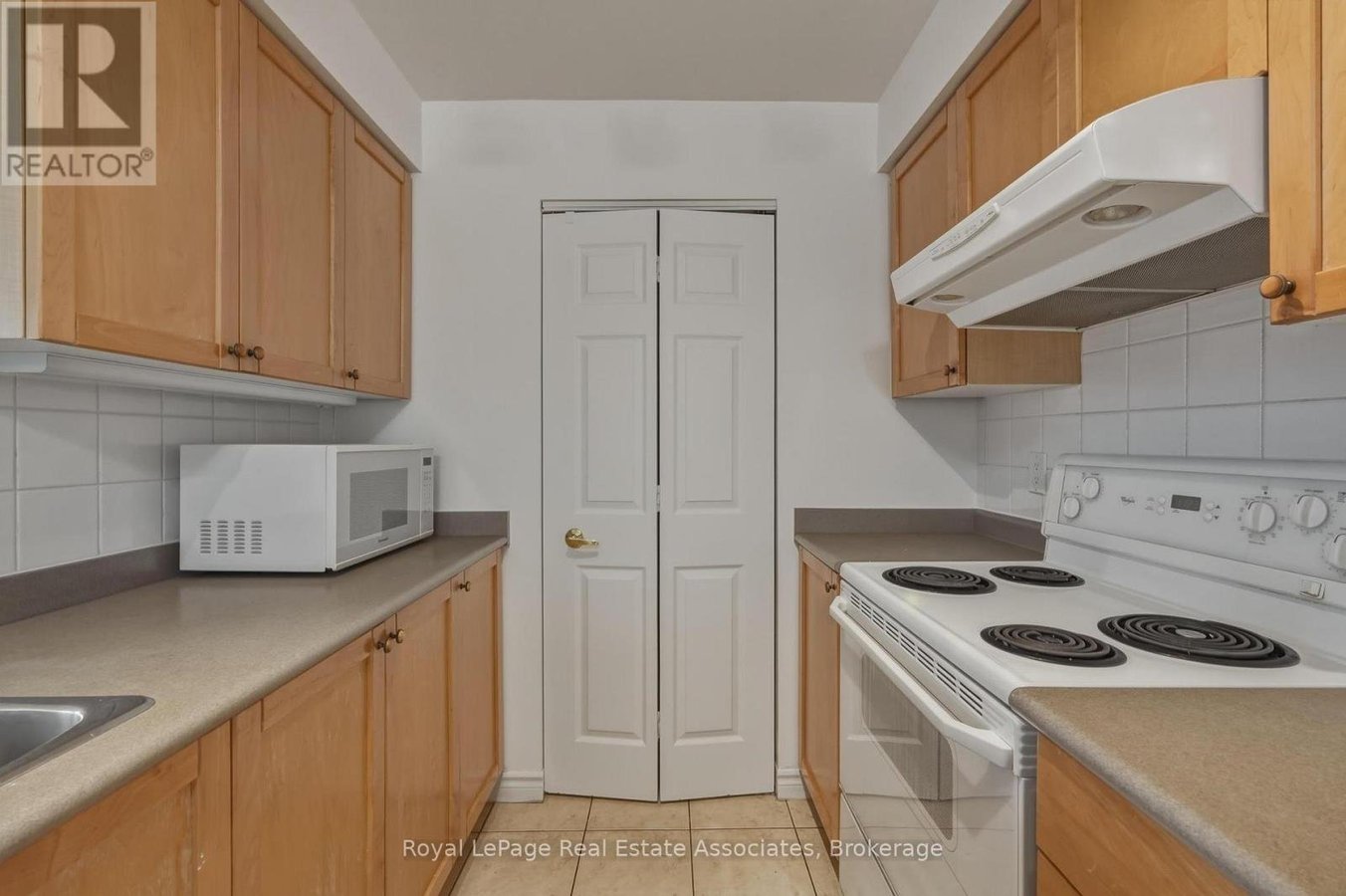 1202 - 55 STRATHAVEN DRIVE - Photo 5