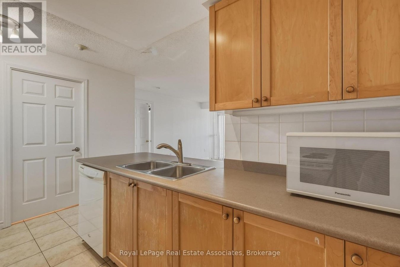1202 - 55 STRATHAVEN DRIVE - Photo 6
