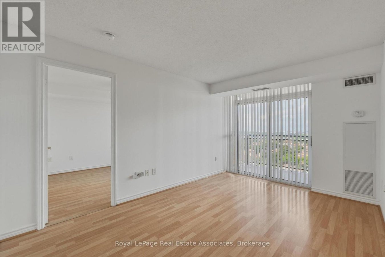 1202 - 55 STRATHAVEN DRIVE - Photo 9