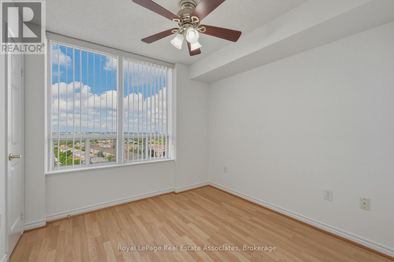 1202 - 55 STRATHAVEN DRIVE - Photo 17