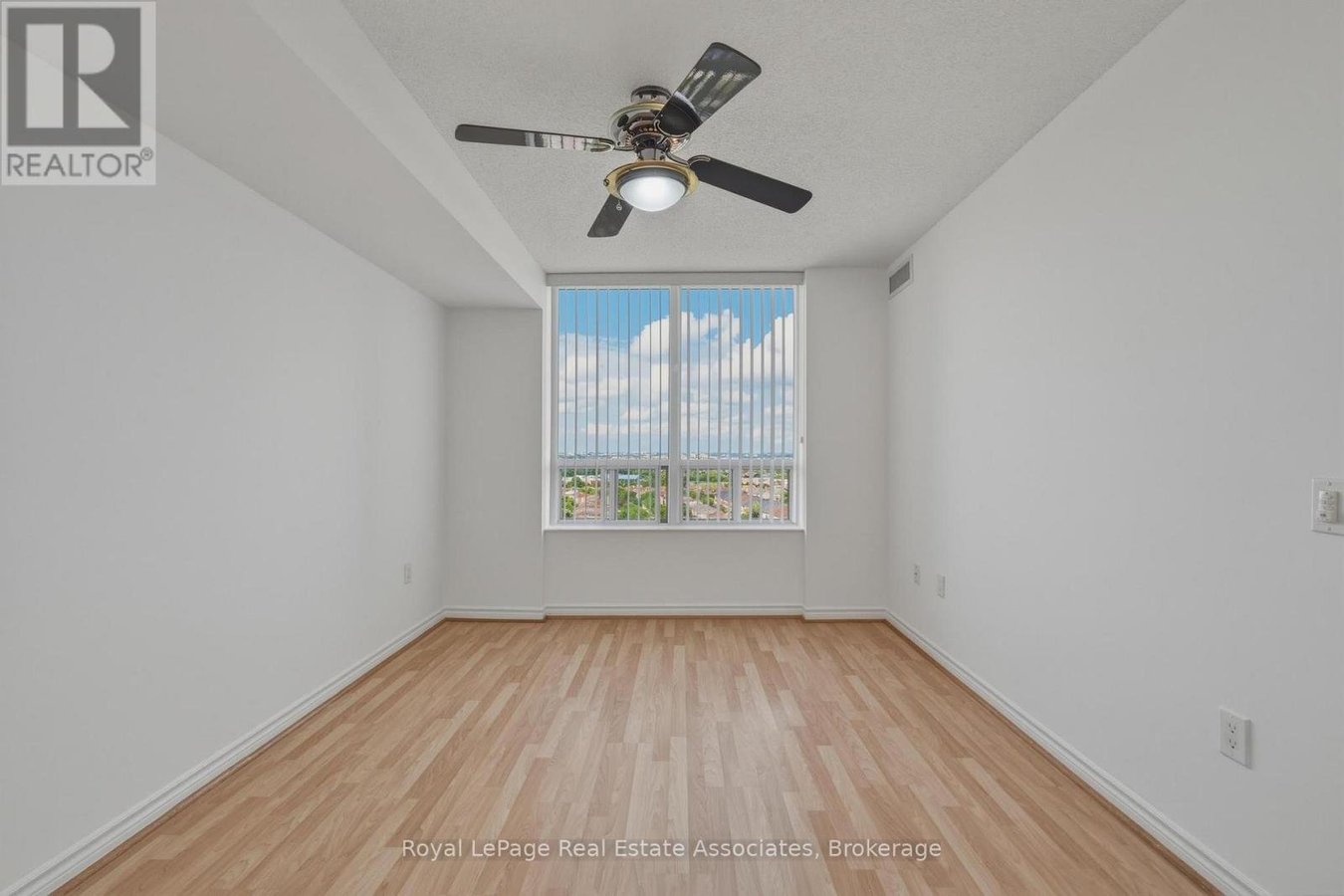 1202 - 55 STRATHAVEN DRIVE - Photo 19