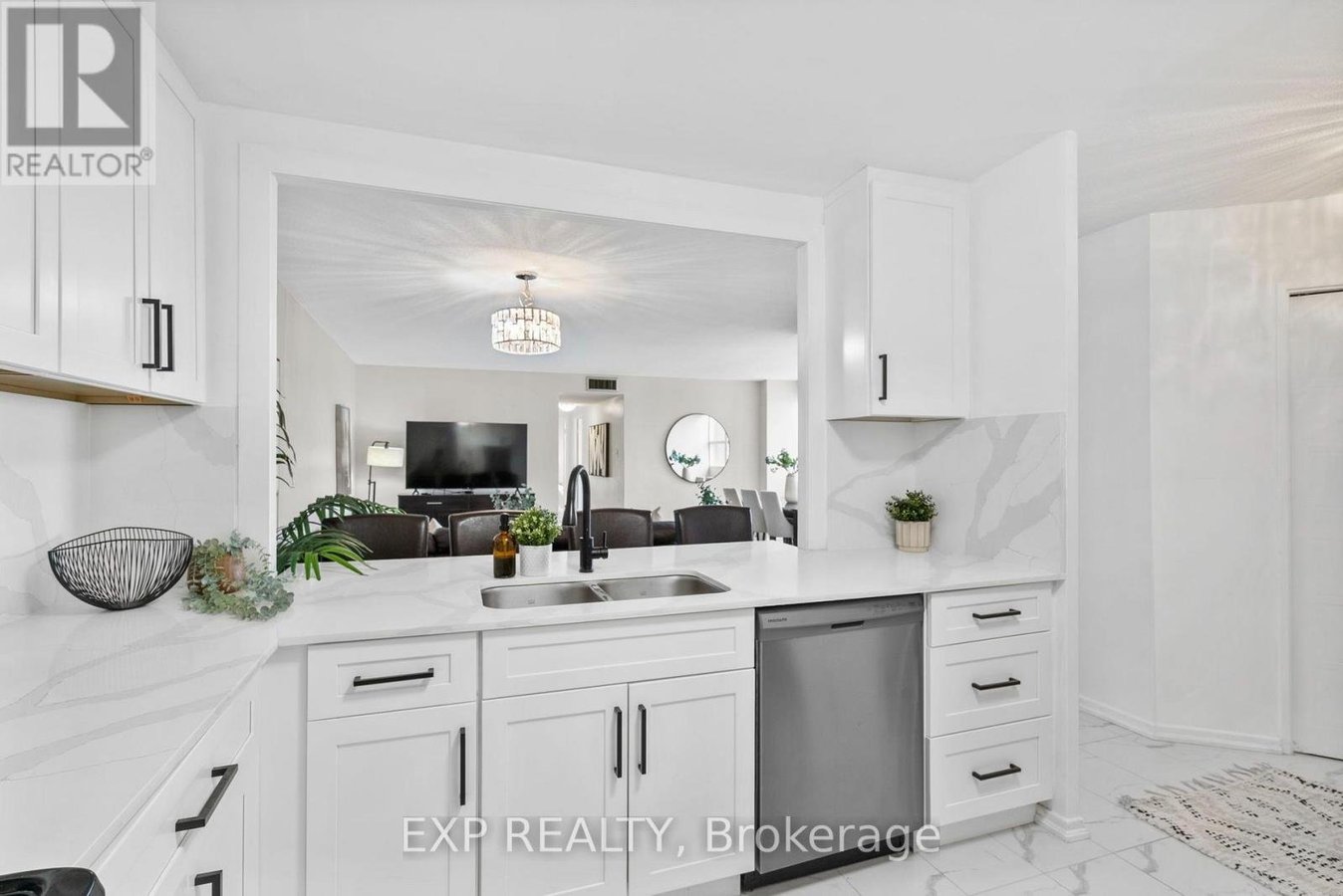 905 - 2323 CONFEDERATION PARKWAY - Photo 4