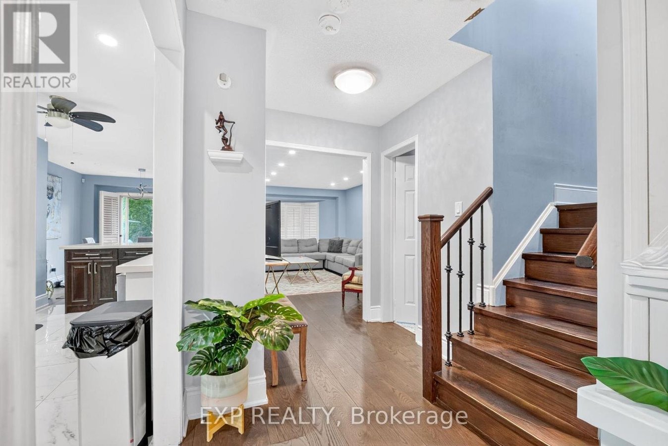 UPPER - 5896 CHORLEY PLACE - Photo 4