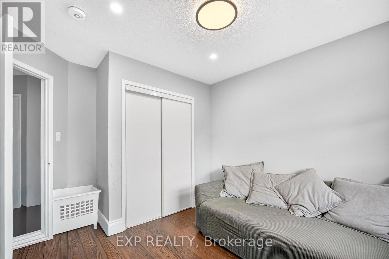 UPPER - 5896 CHORLEY PLACE - Photo 19