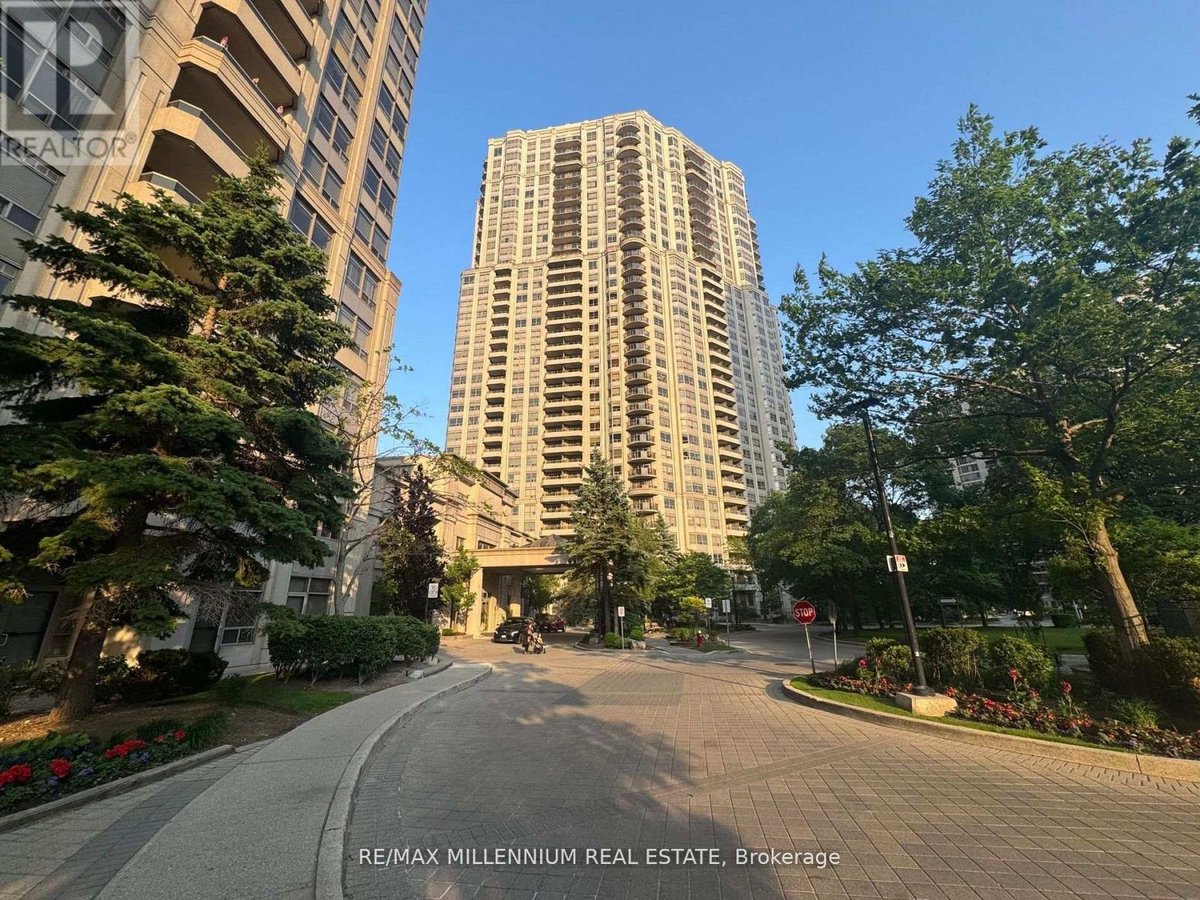 423 - 25 KINGSBRIDGE GARDEN CIRCLE - Photo 1
