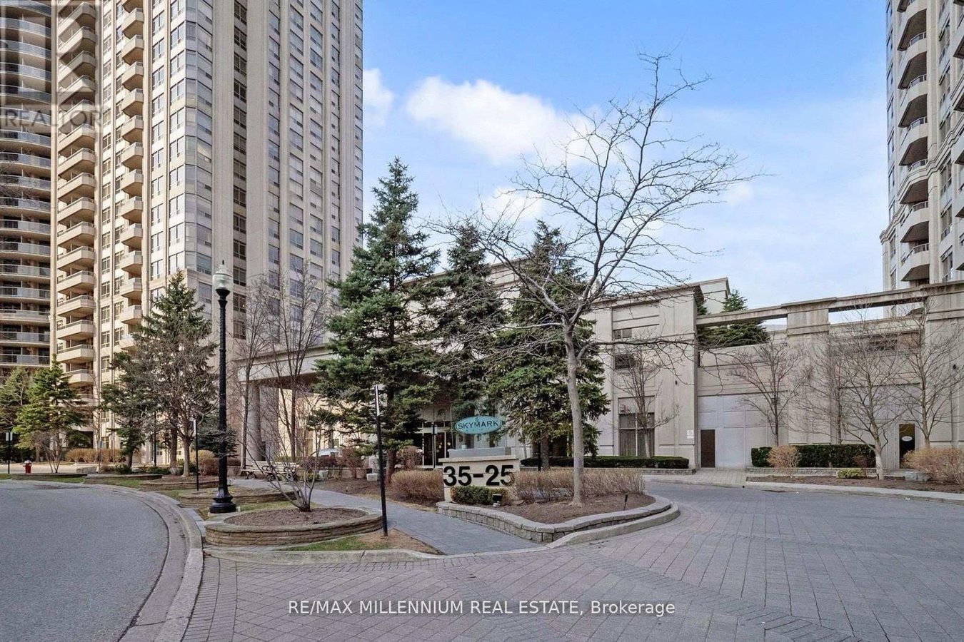 423 - 25 KINGSBRIDGE GARDEN CIRCLE - Photo 5