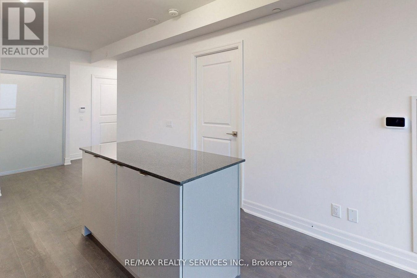 3406 - 36 ELM DRIVE W - Photo 6