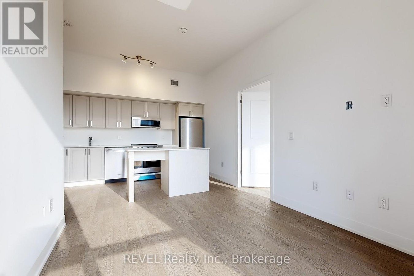 602 - 1063 DOUGLAS MCCURDY COMM CIRCLE - Photo 5