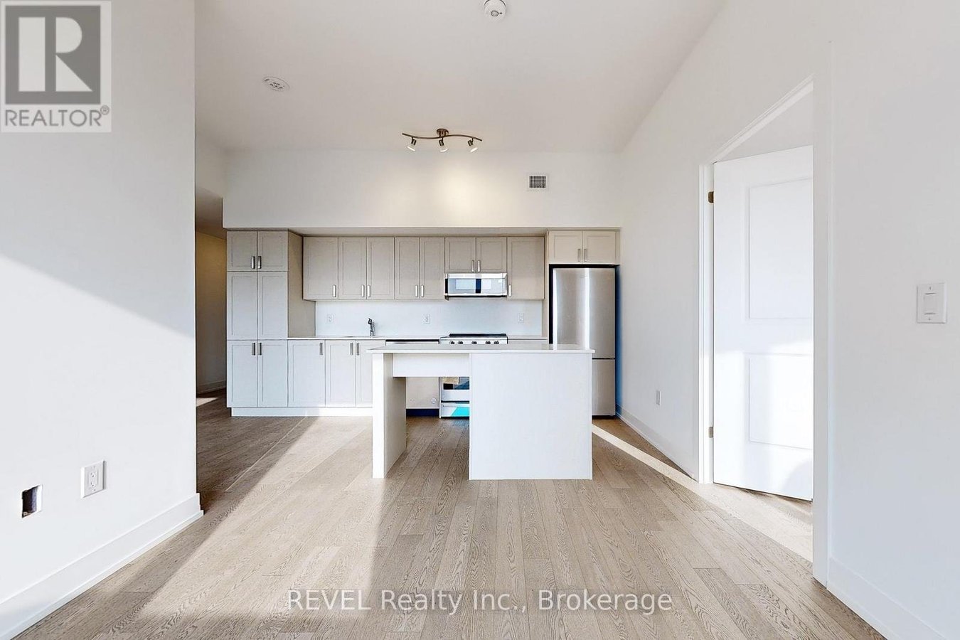 602 - 1063 DOUGLAS MCCURDY COMM CIRCLE - Photo 6