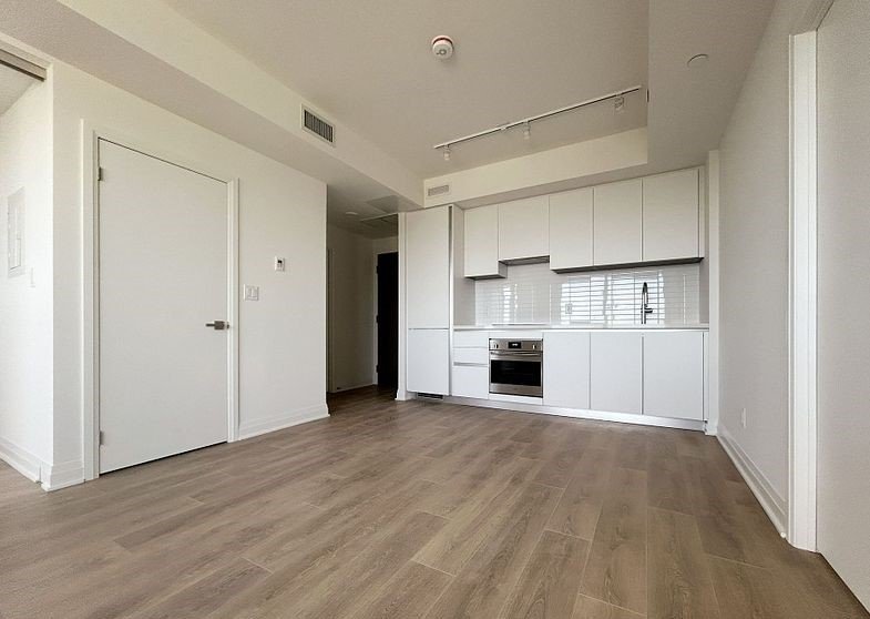 4015 The Exchange - Photo 2