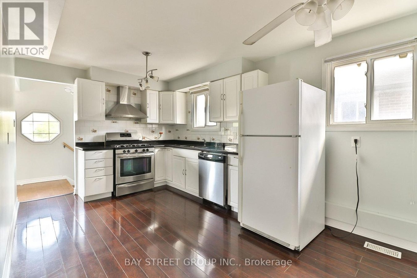 UPPER UNIT - 489 FERGO AVENUE - Photo 4