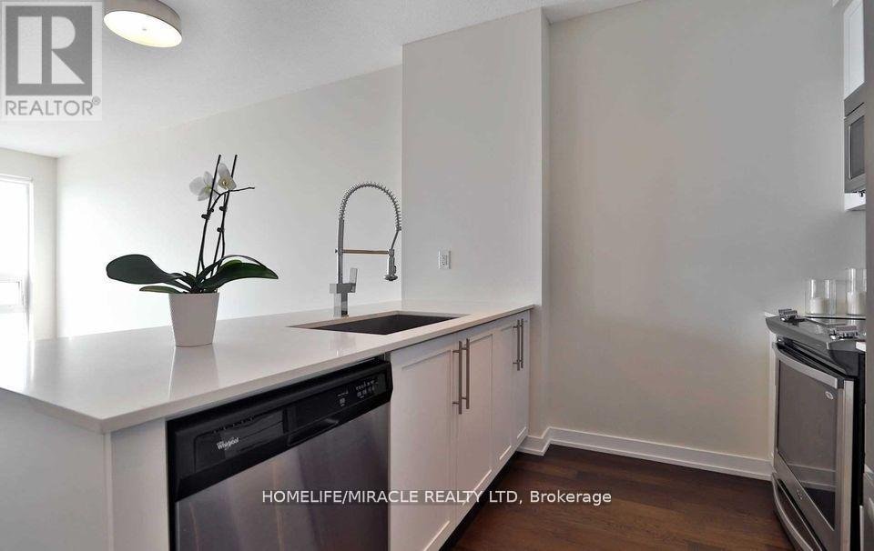 1603 - 510 CURRAN PLACE - Photo 4