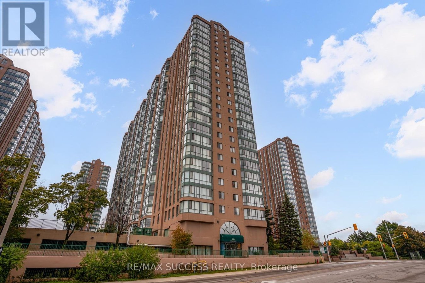 713 - 145 HILLCREST AVENUE - Photo 4