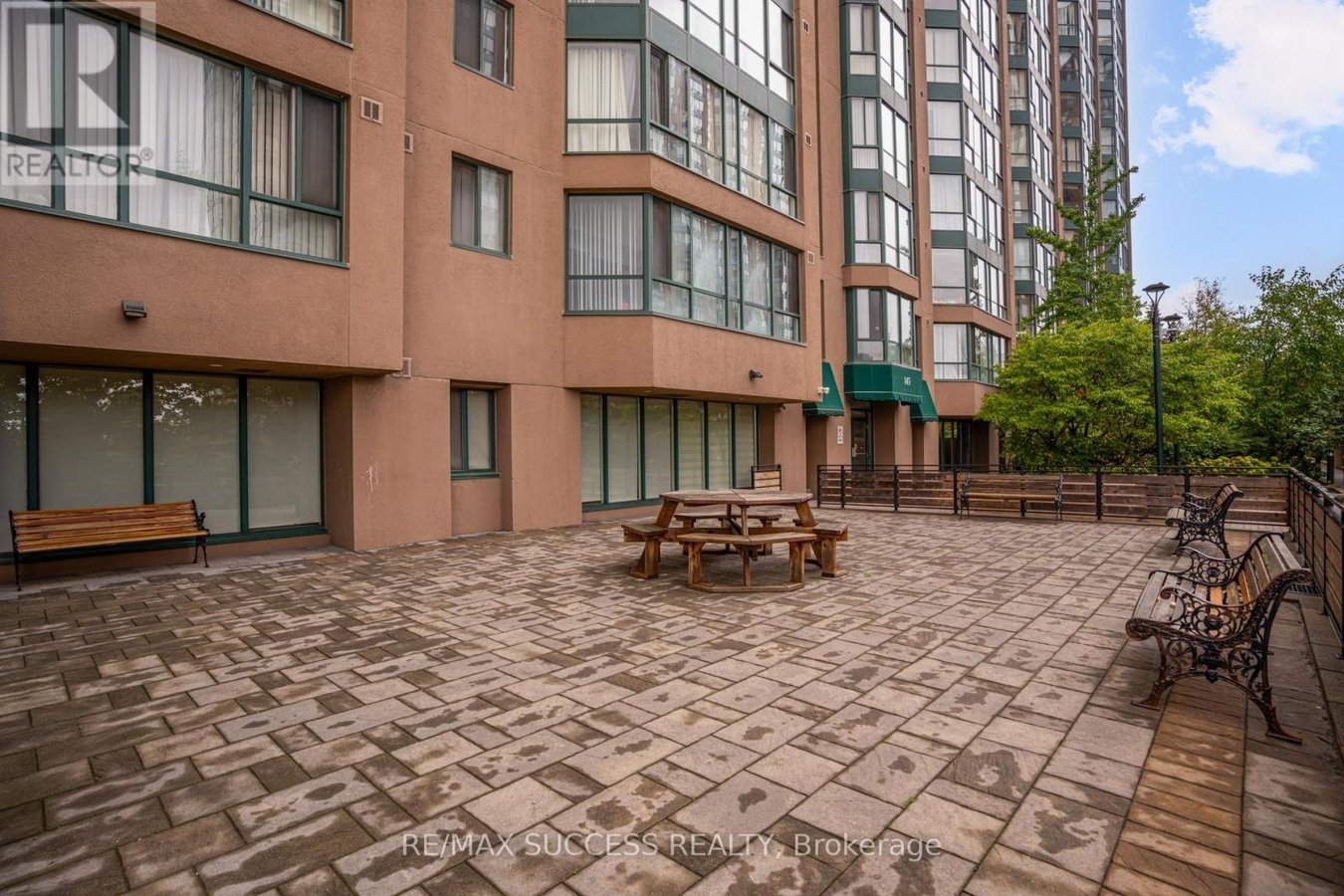 713 - 145 HILLCREST AVENUE - Photo 8