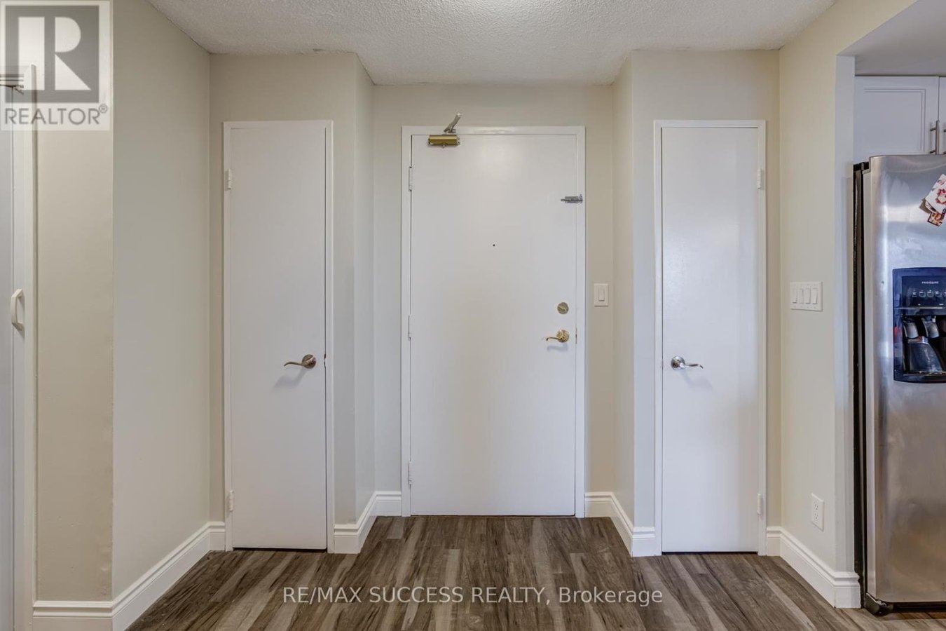 713 - 145 HILLCREST AVENUE - Photo 18