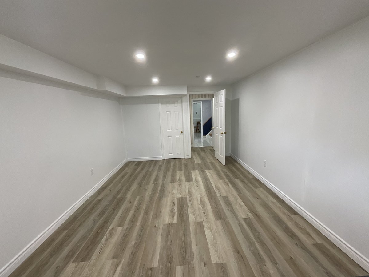 3653 Holden Crescent - Photo 3