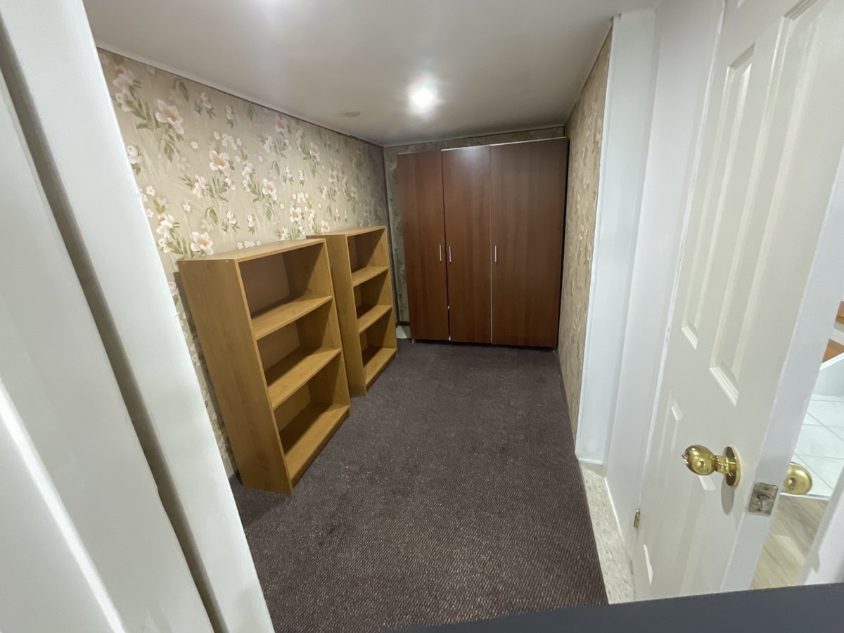 3653 Holden Crescent - Photo 4