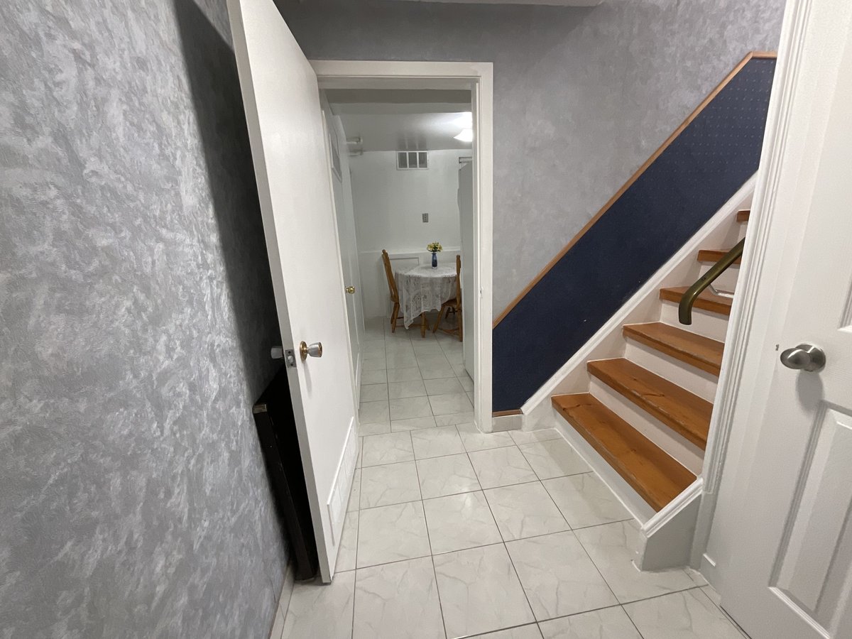 3653 Holden Crescent - Photo 5
